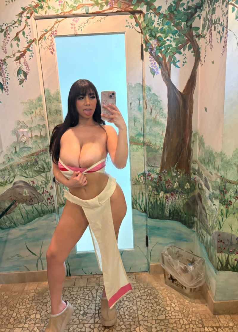 Eloise - outcall available