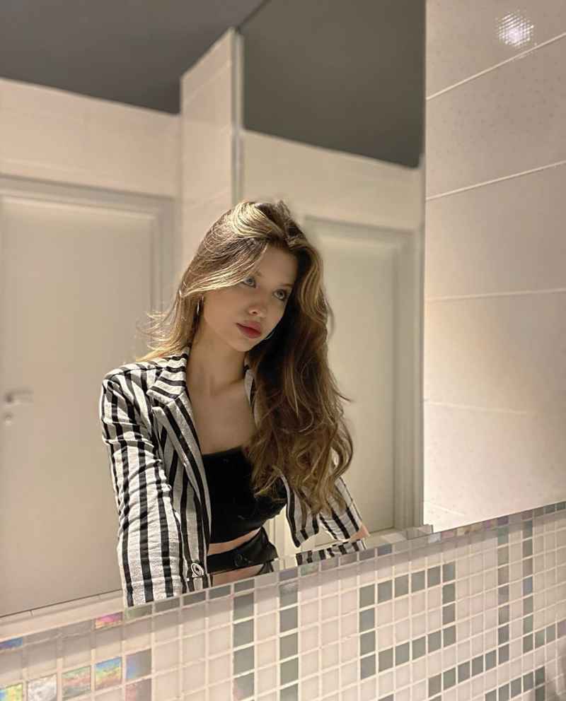 Amelia - high class