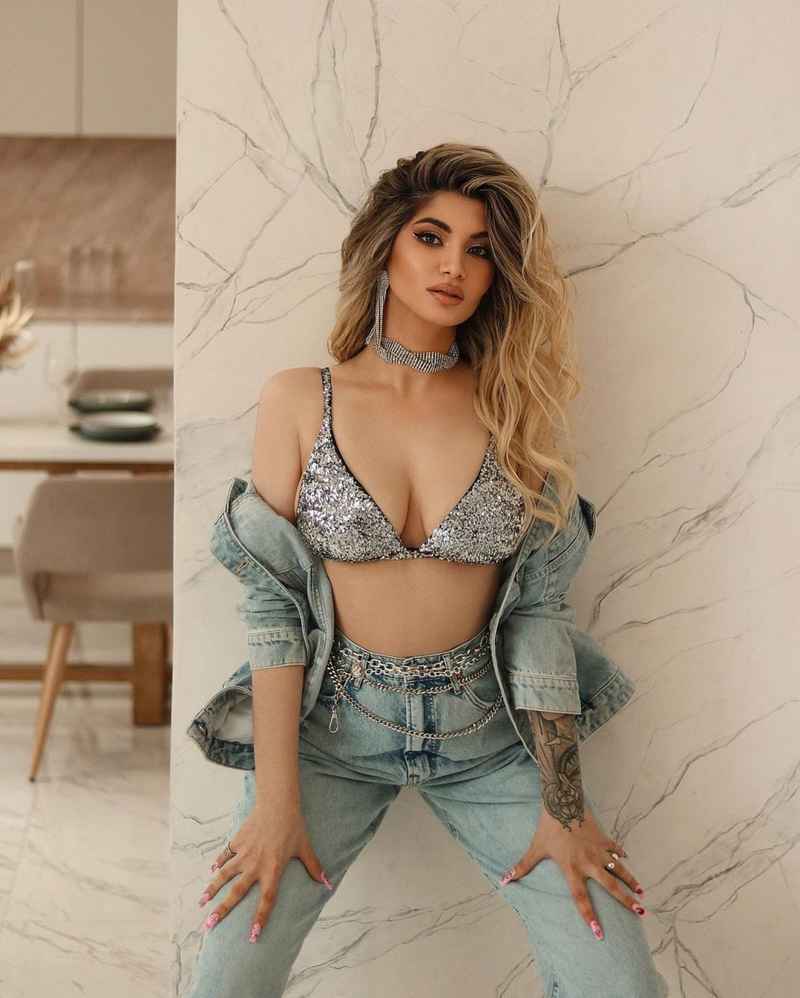 Susan - outcall available