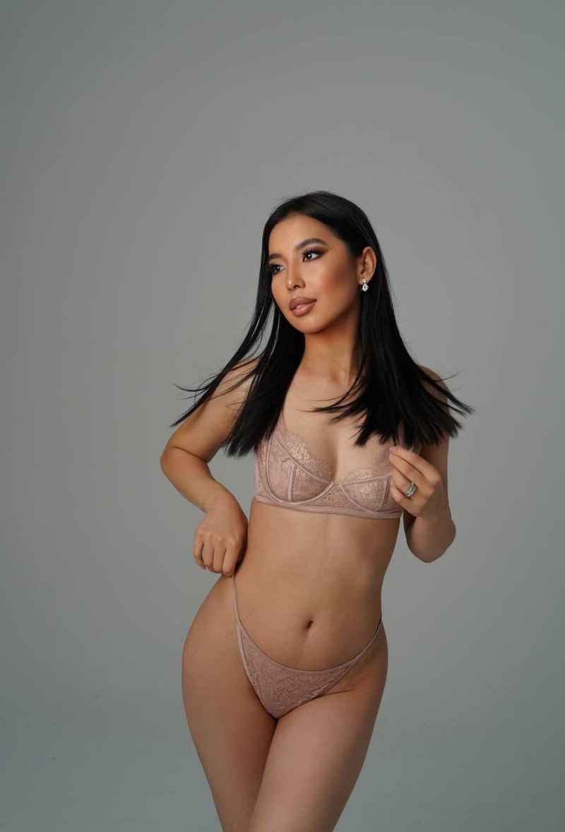 Kelly - brunette