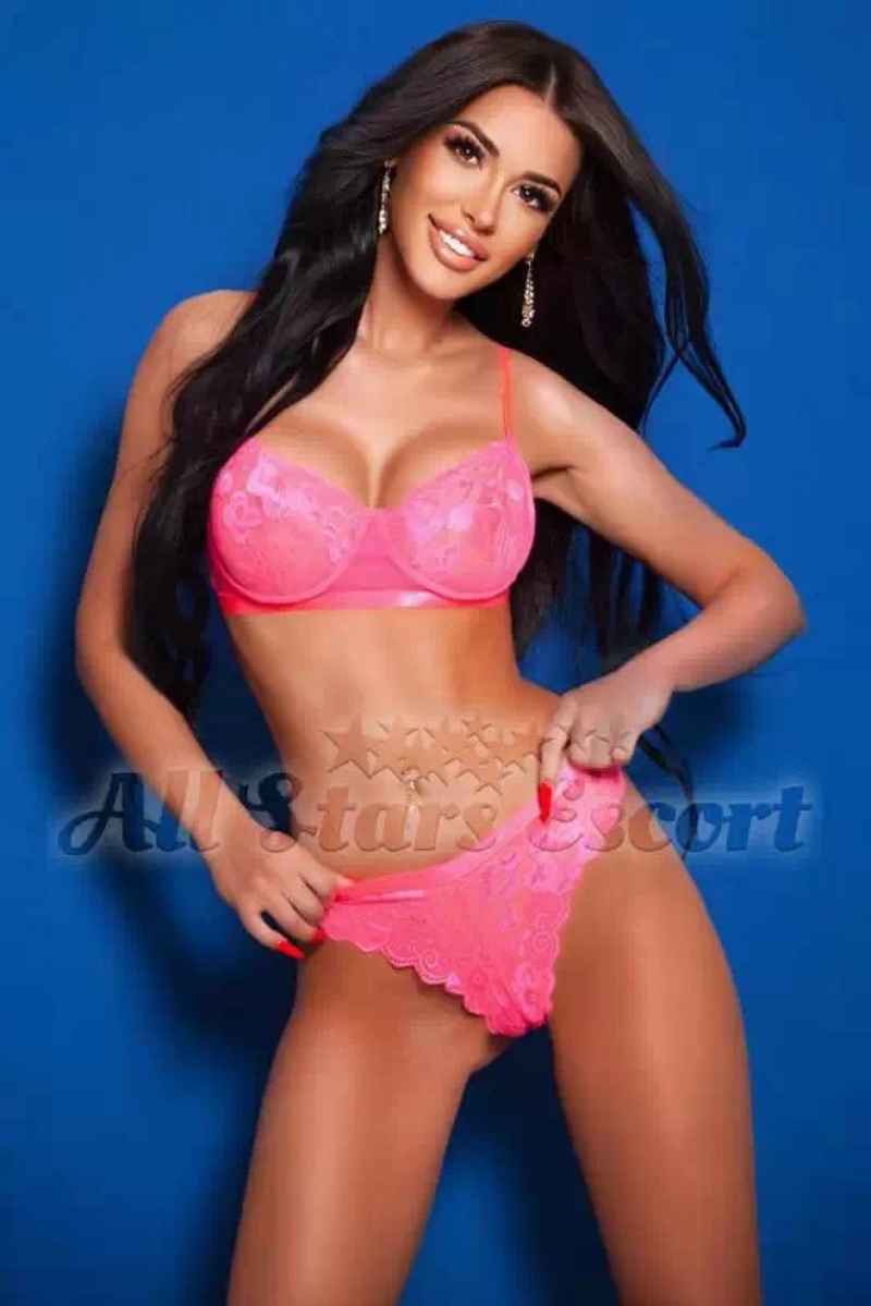 Clemence - curvy