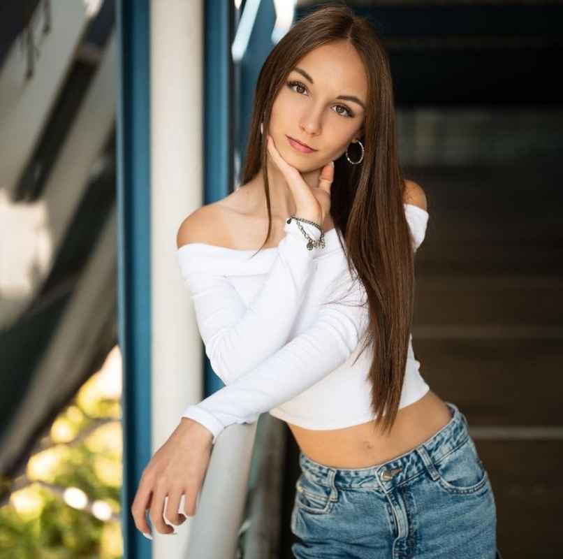 Stephanie - curvy