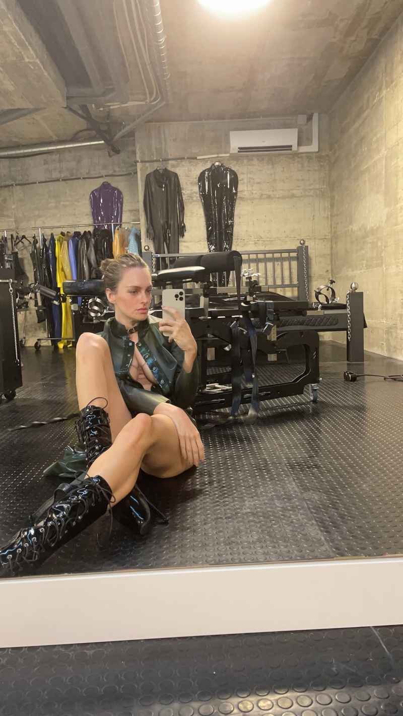 Dominique - independent companion