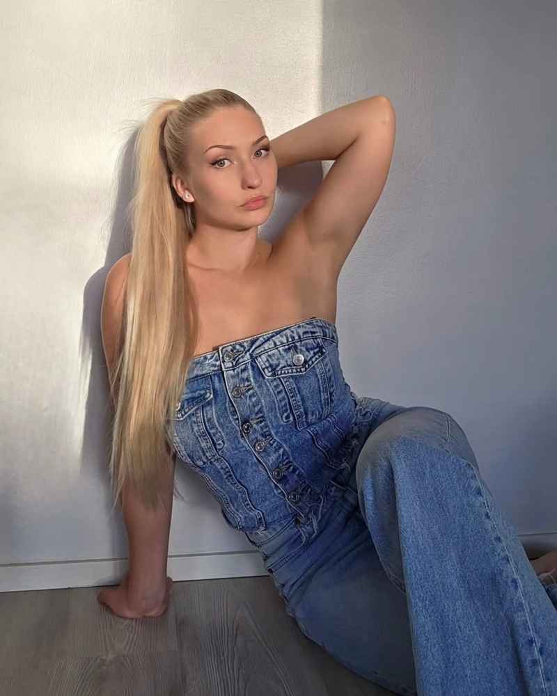 Amy - outcall available