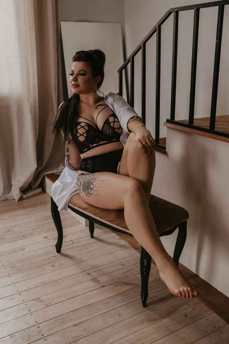 Lola - open minded