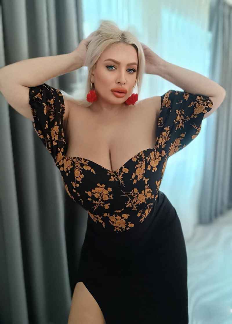 Nancy - curvy