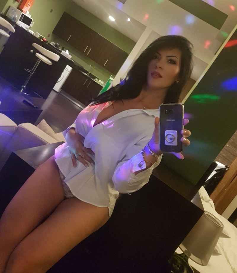 Simone - open minded