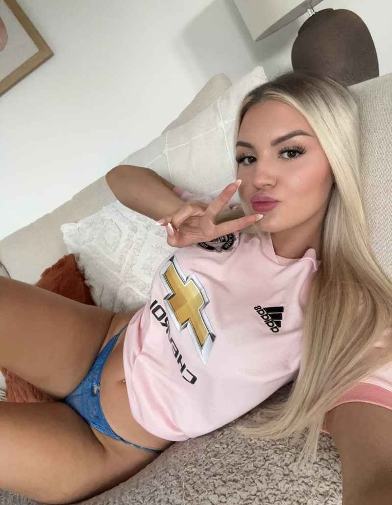 Deborah - curvy