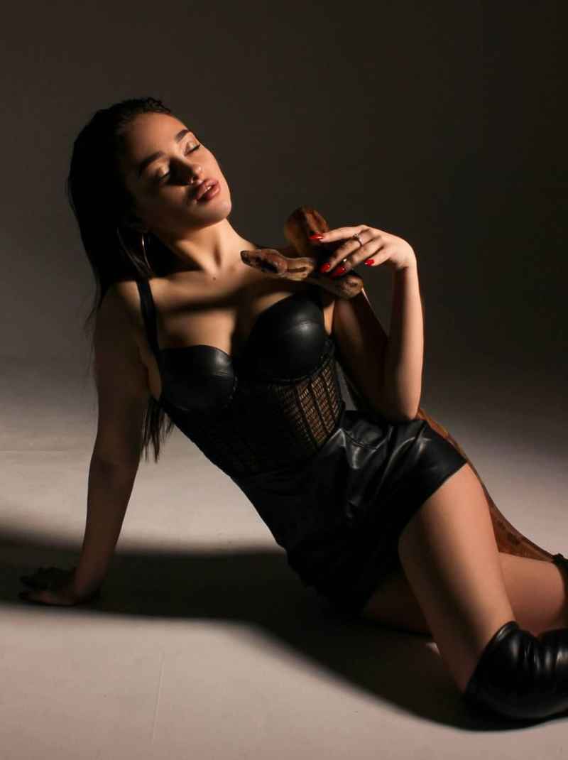 Valerie - outcall available