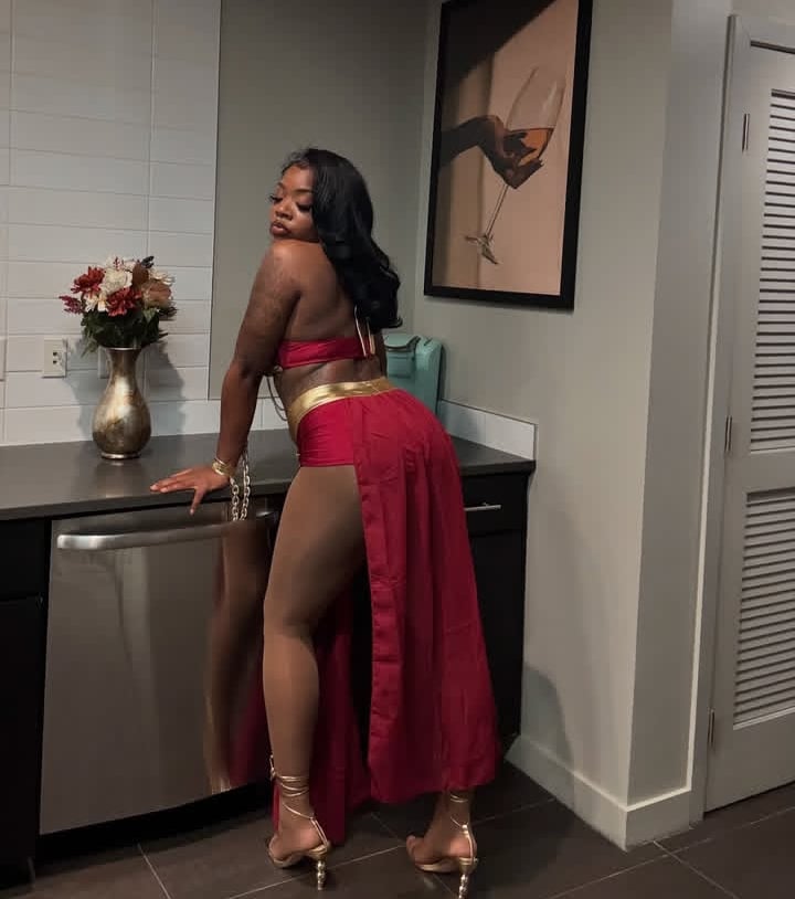 Maureen - curvy