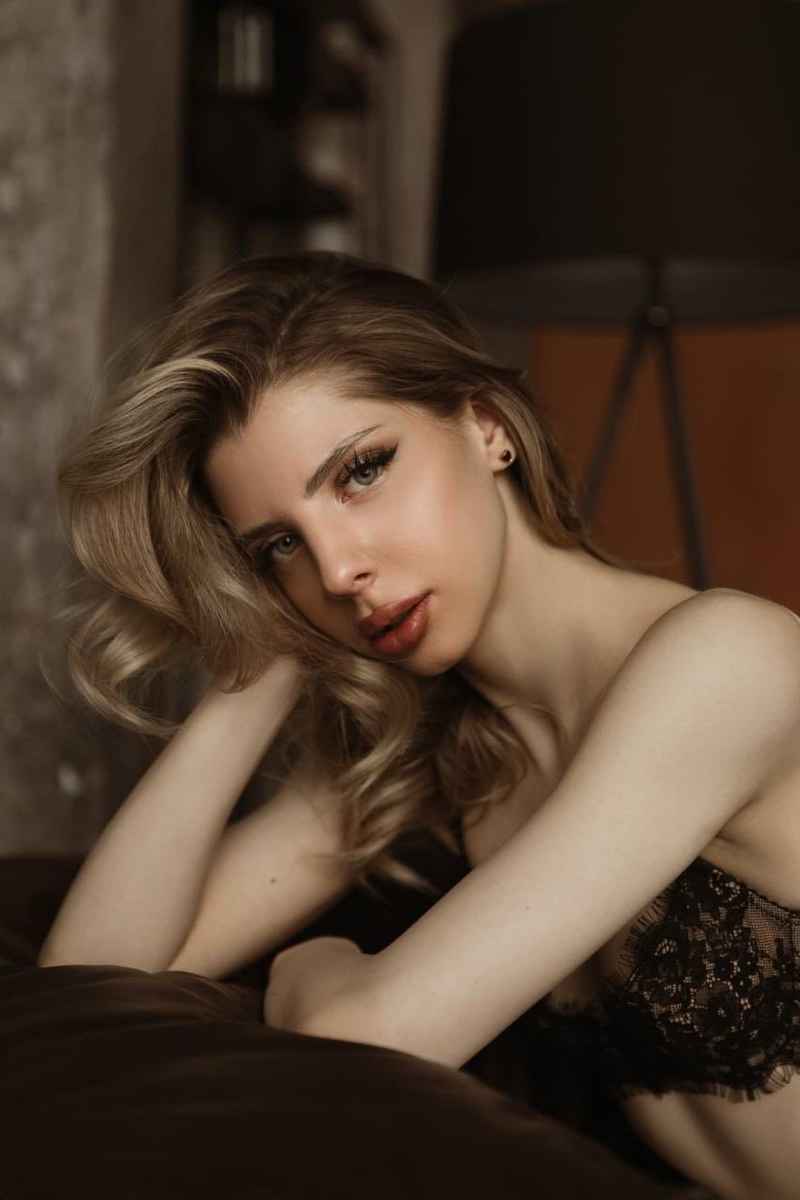 Kerri - curvy