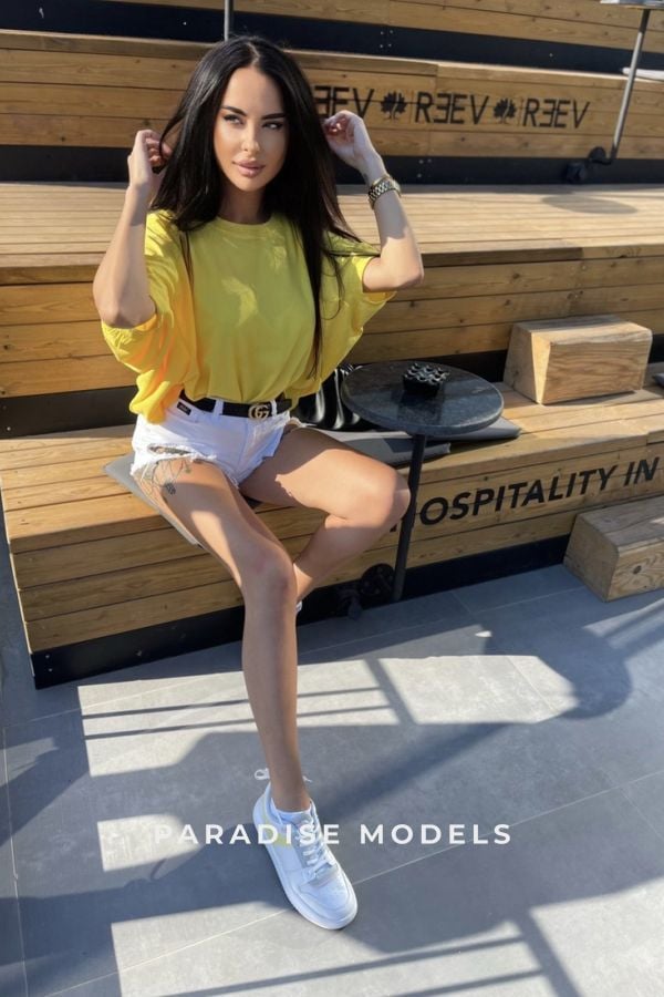 Leanne - mature companion