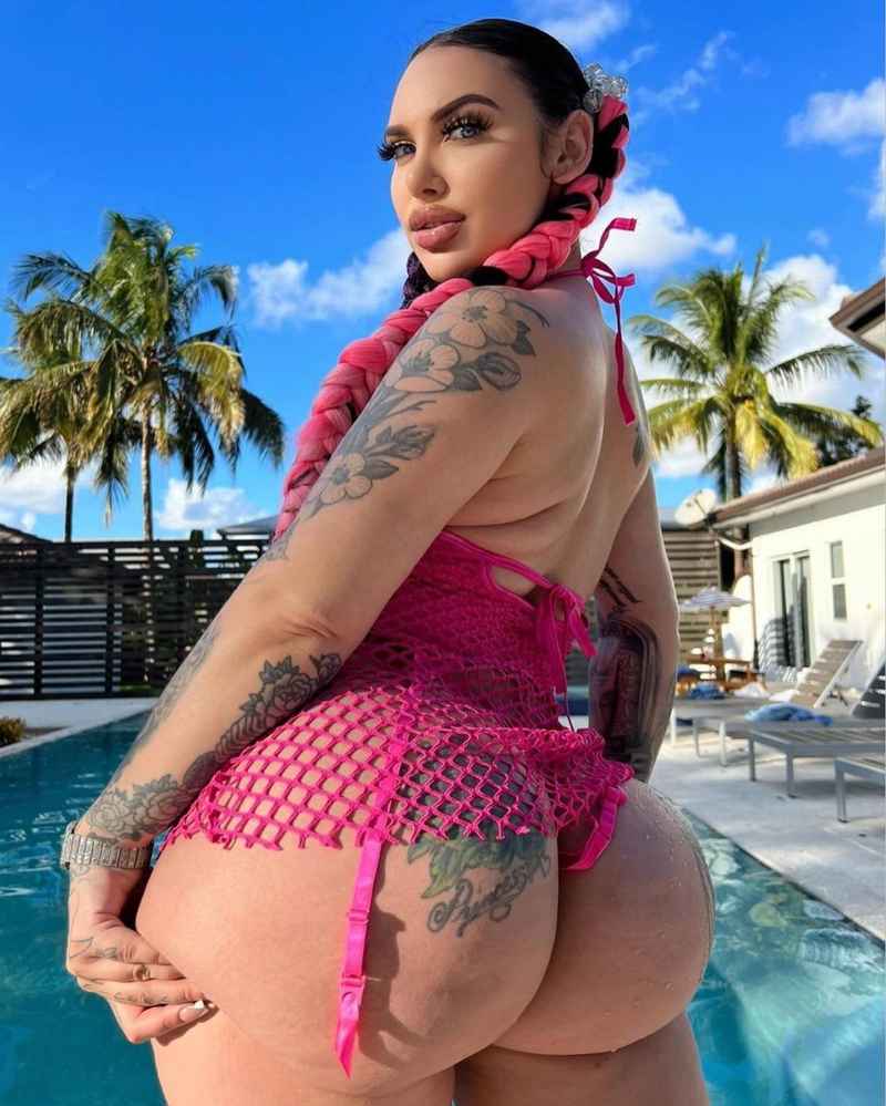 Esme - brunette