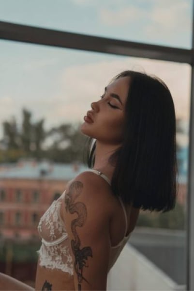 Stephanie - independent companion