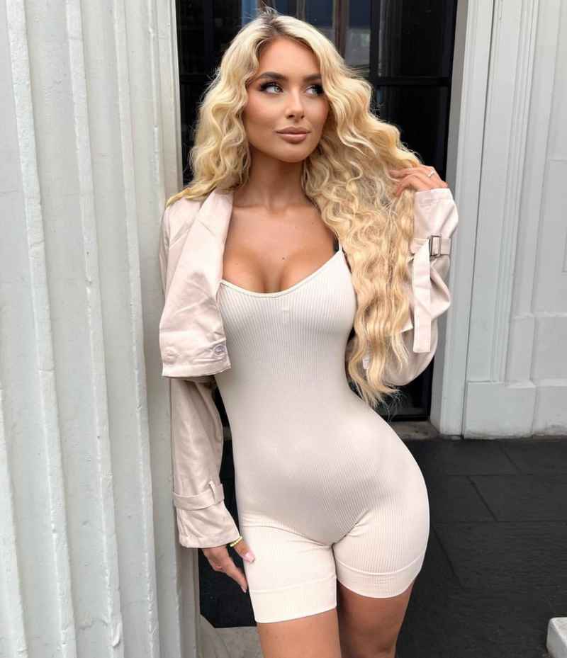 Chloe - party girl