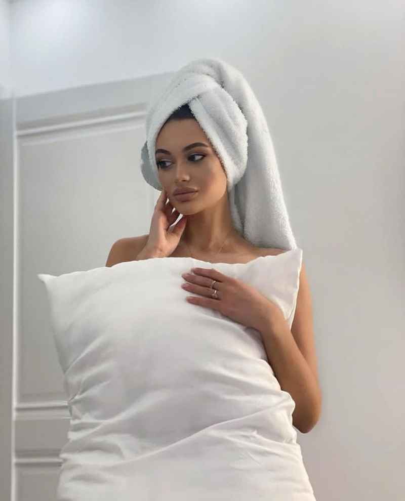Caitlyn - curvy