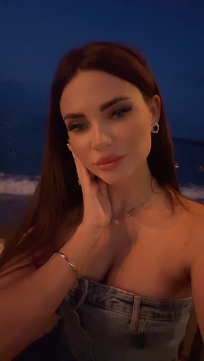 Crystal - brunette
