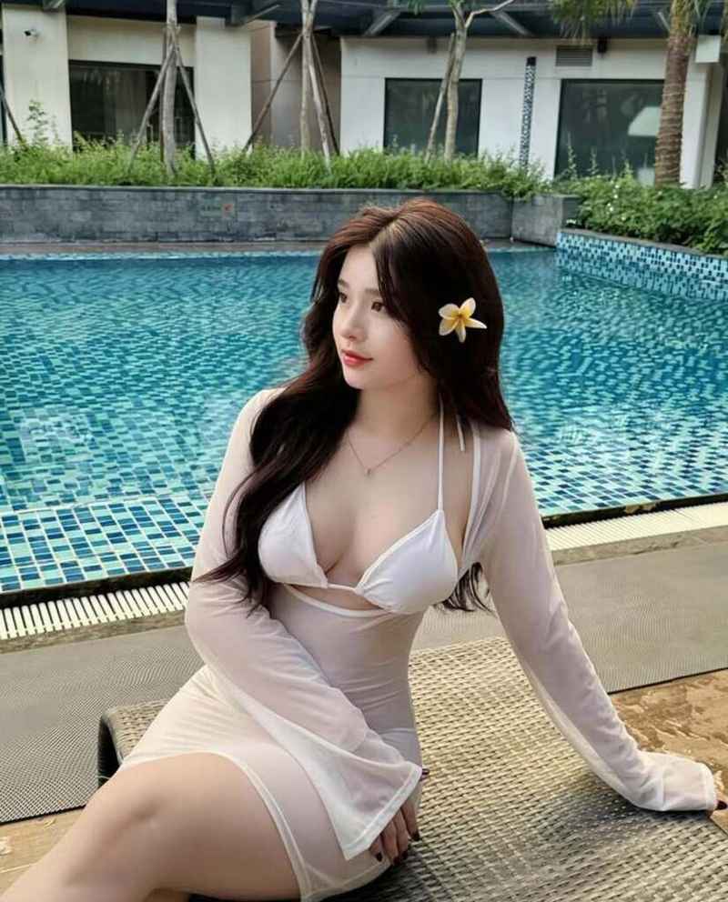 Janice - brunette