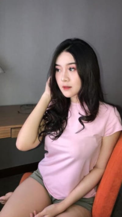 Maisie - mature companion