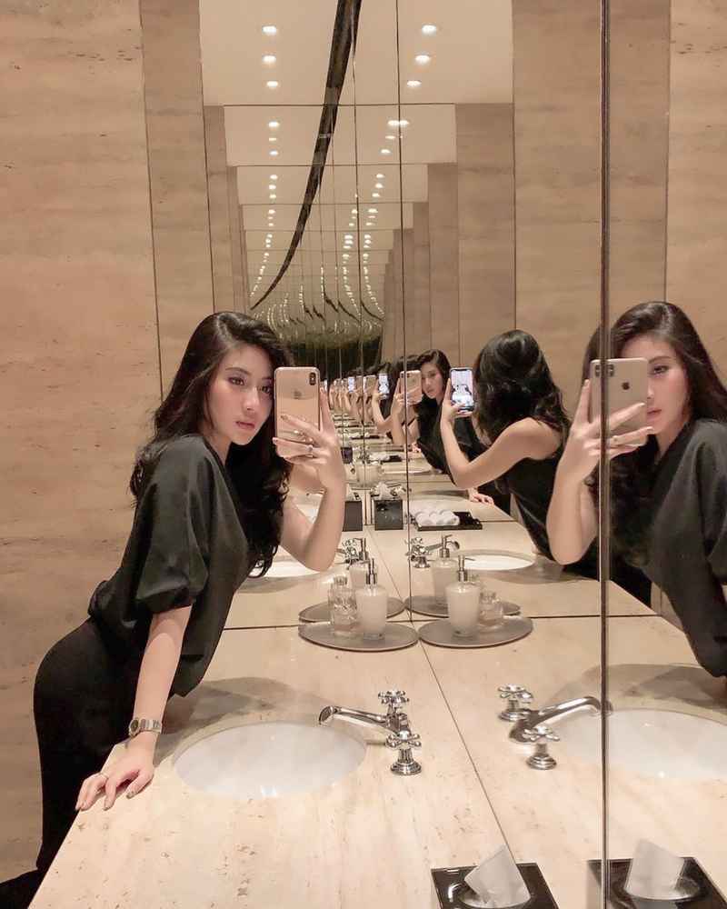 Eleanor - outcall available