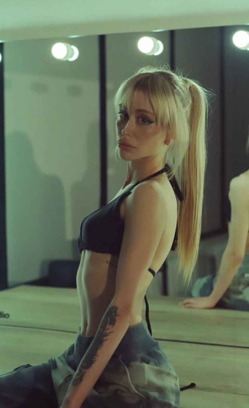 Rachel - party girl