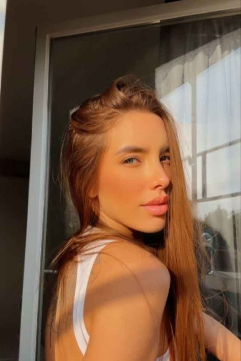 Audrey - brunette