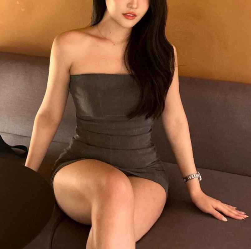 Aurelie - brunette
