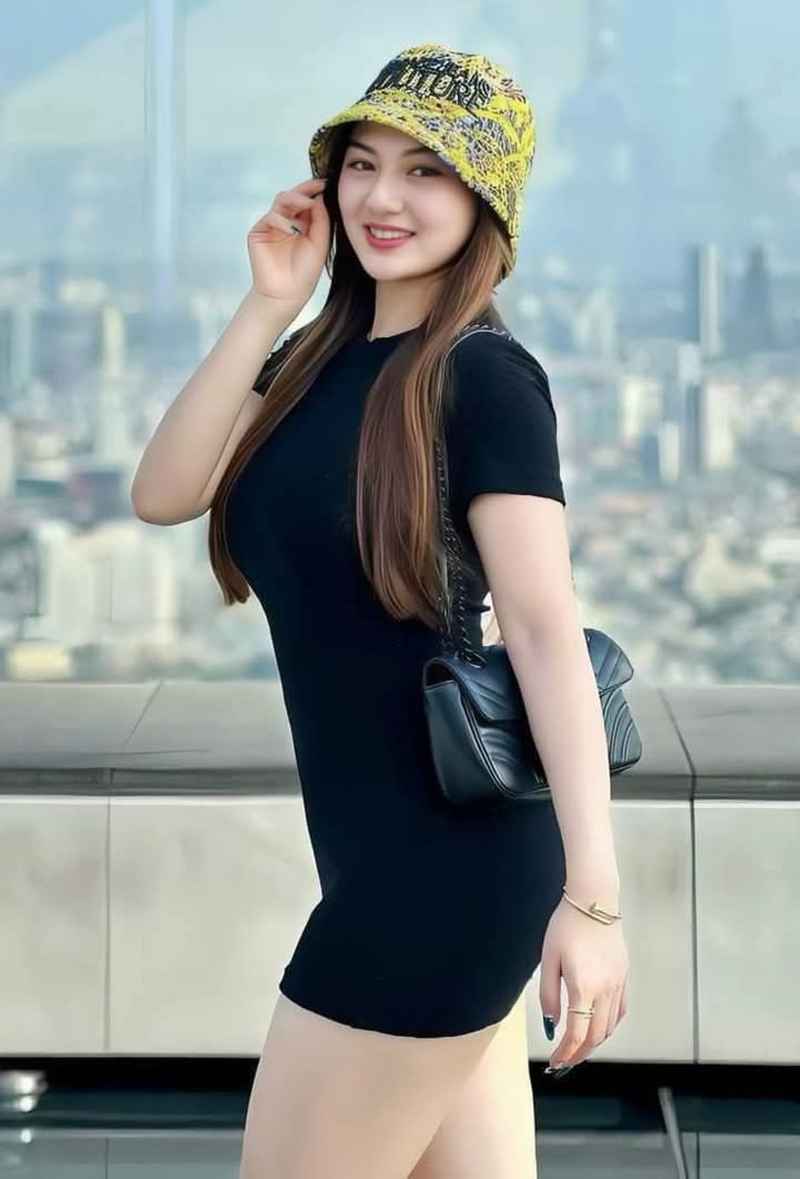 Tracy - curvy
