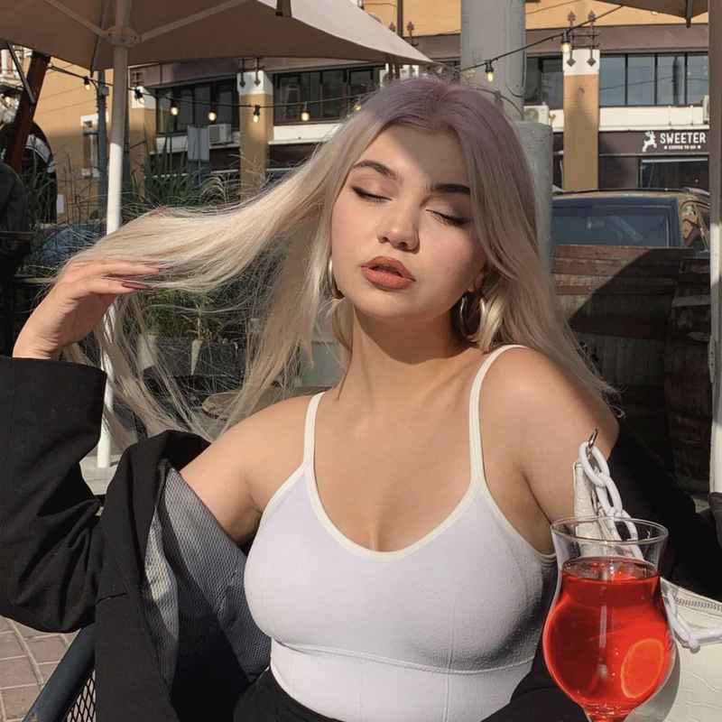 Holly - open minded