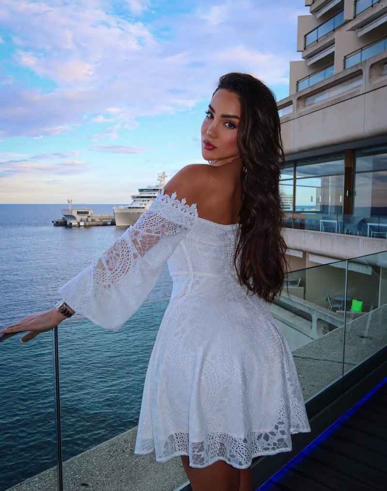 Fleur - mature companion