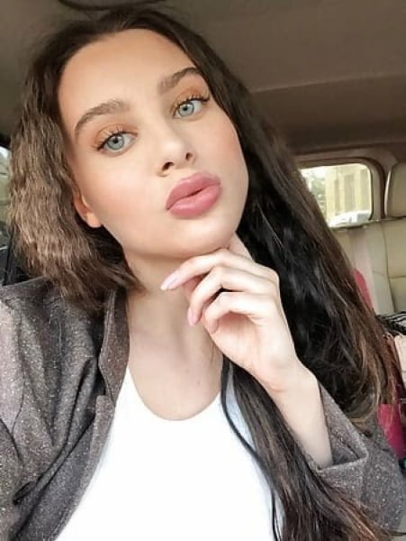 Delphine - brunette