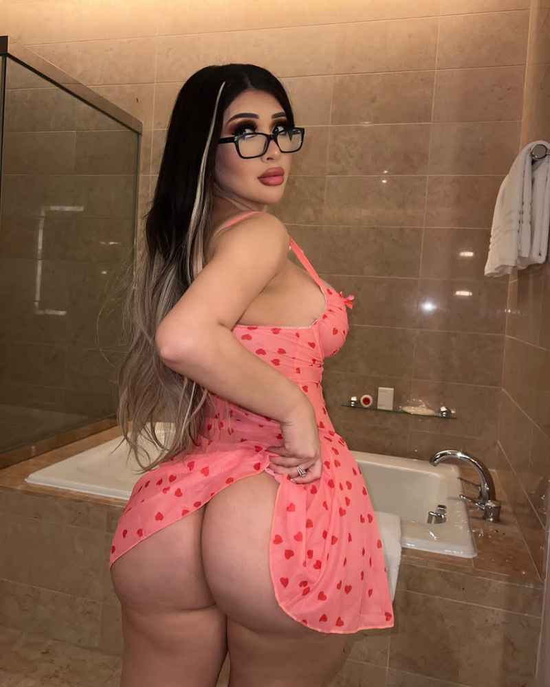 Charlotte - open minded