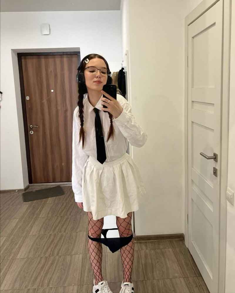 Sophia - brunette
