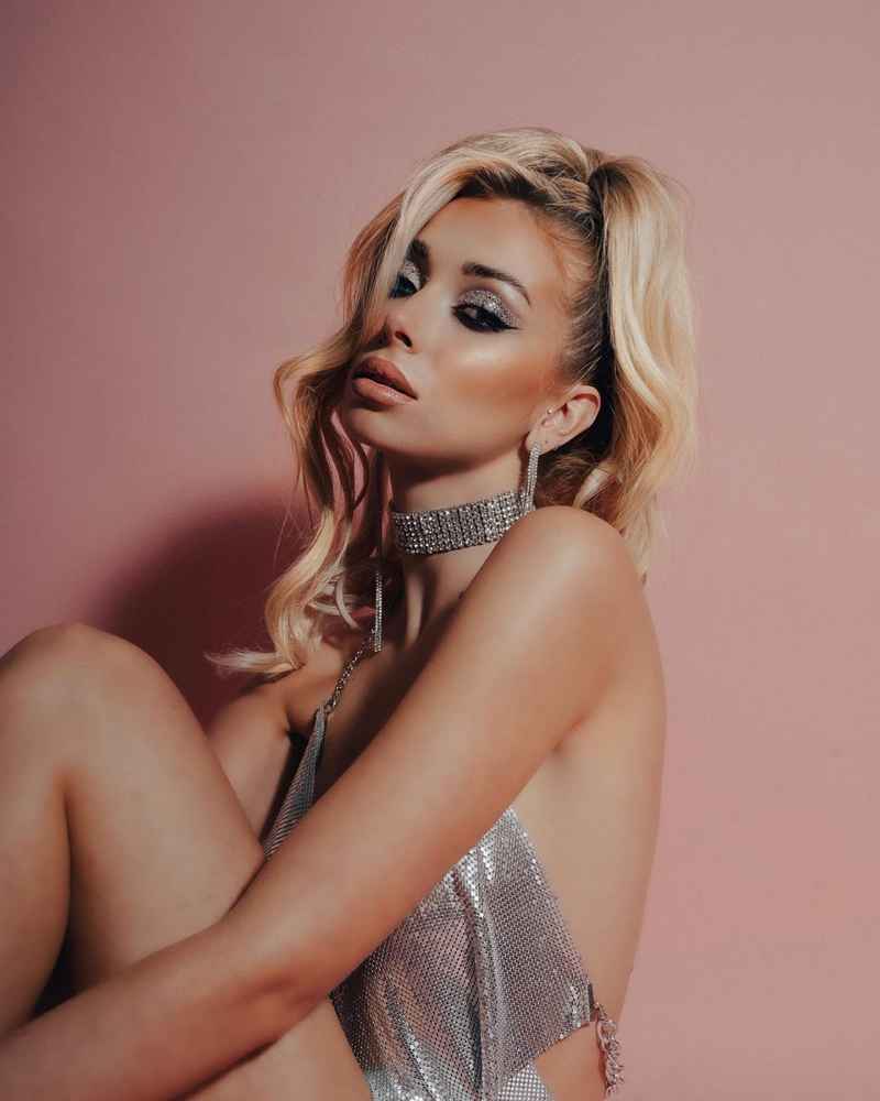 Amelia - local girl