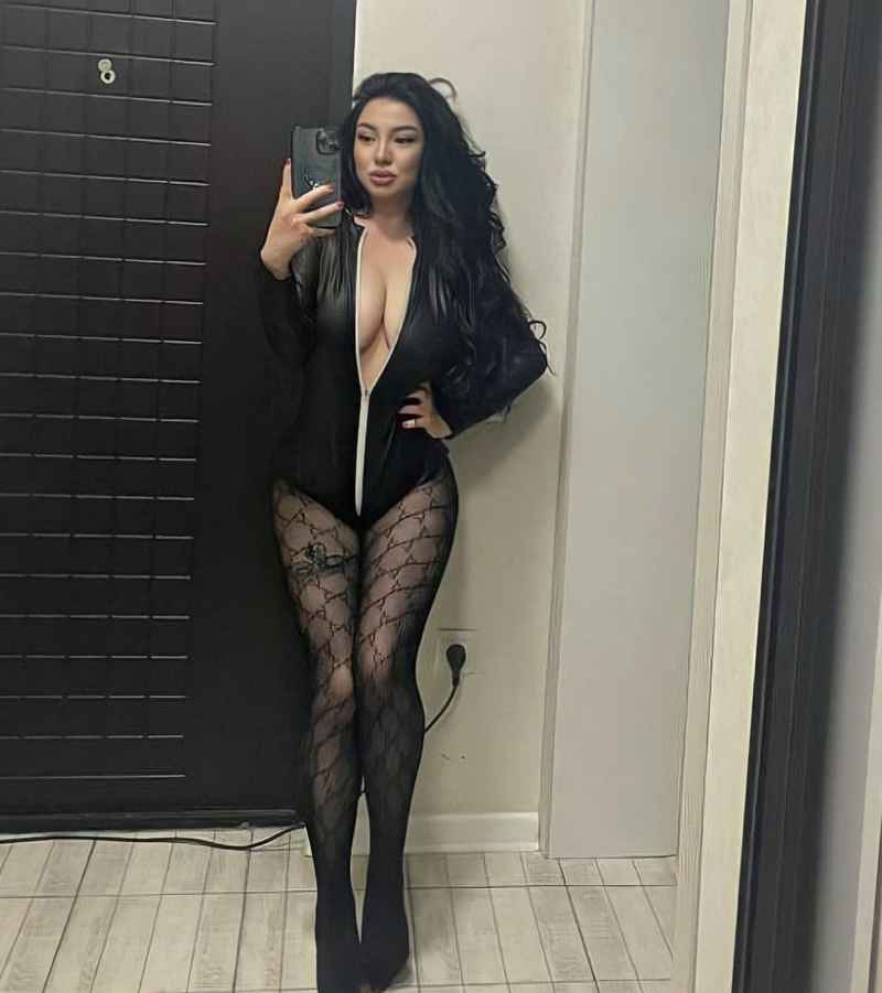 Stephanie - curvy