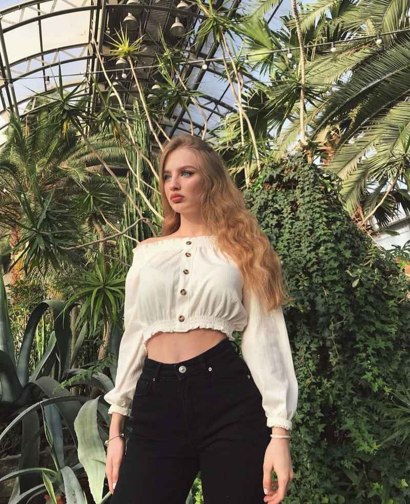 Kerri - independent companion
