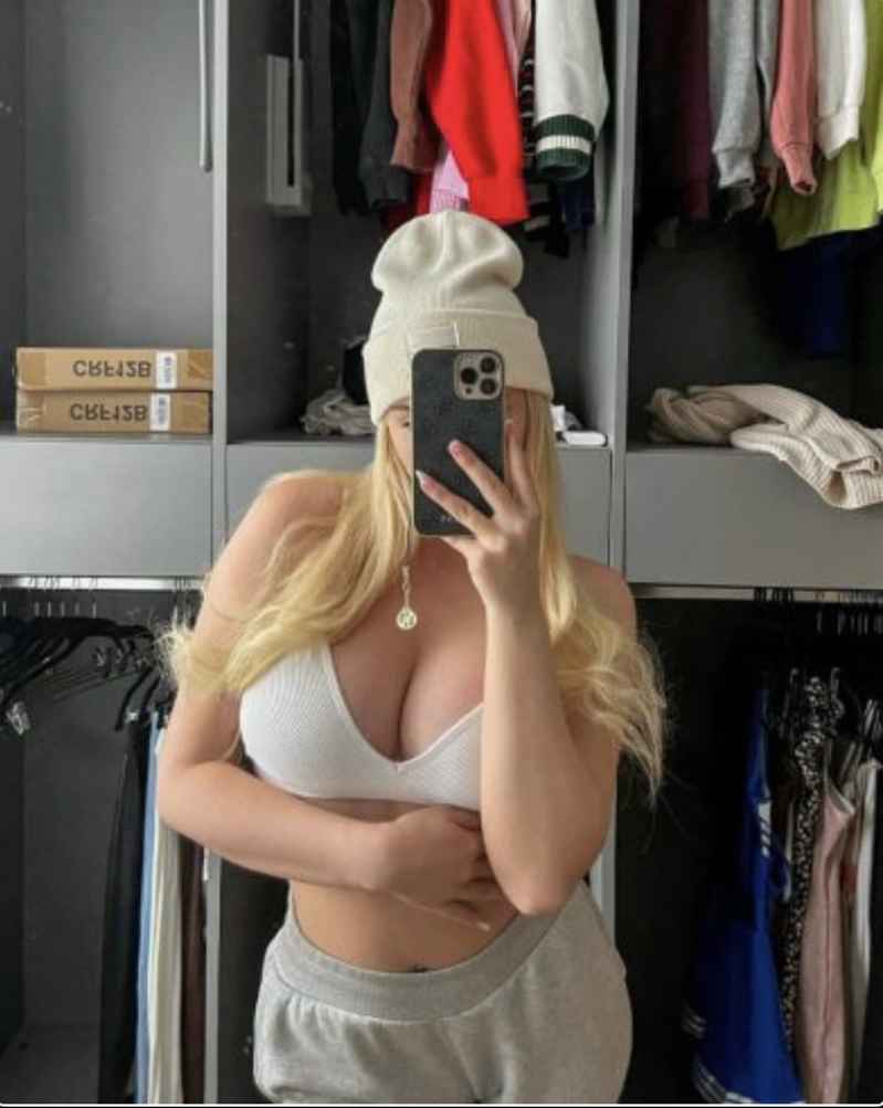 Emma - mature companion