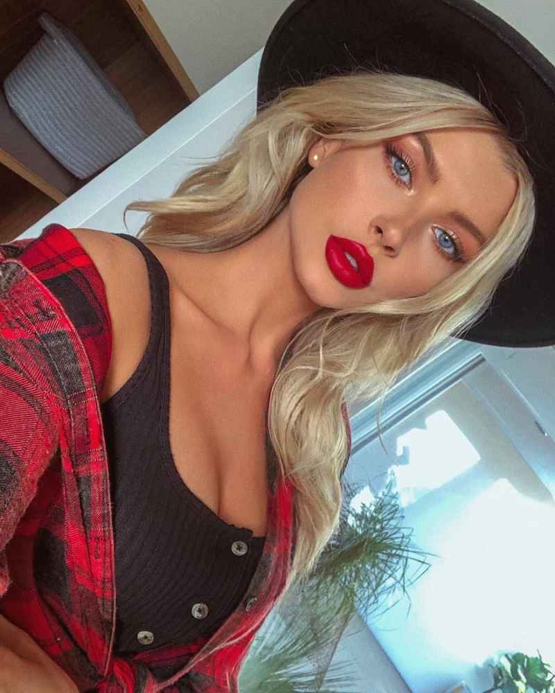 Stephanie - independent companion