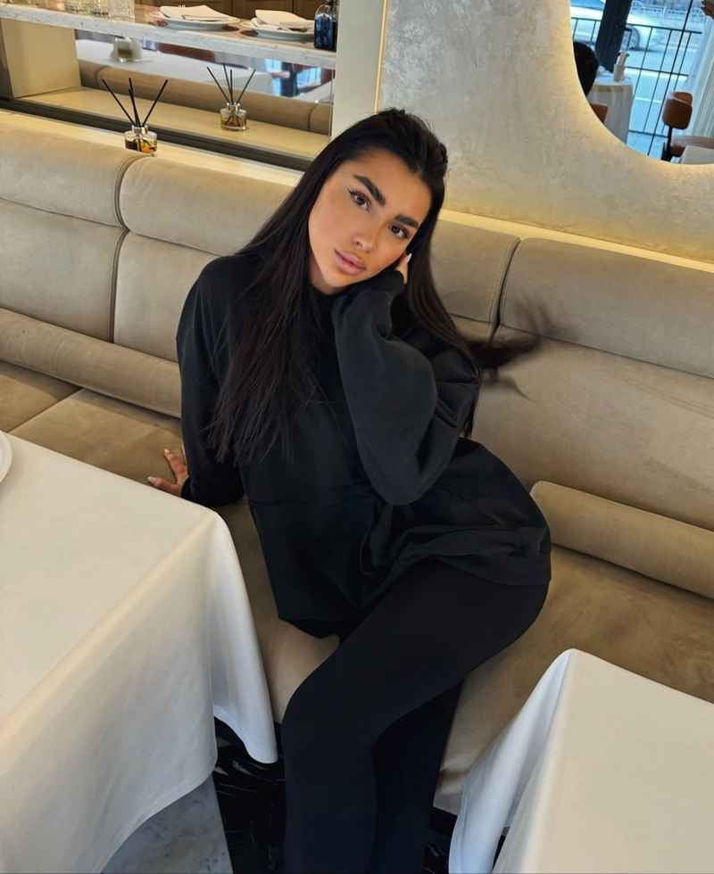 Alice - mature companion