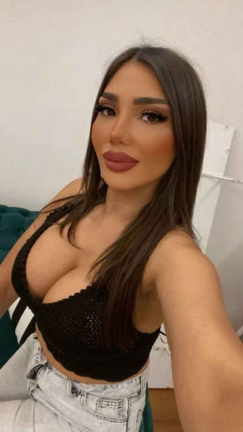 Makayla - available now