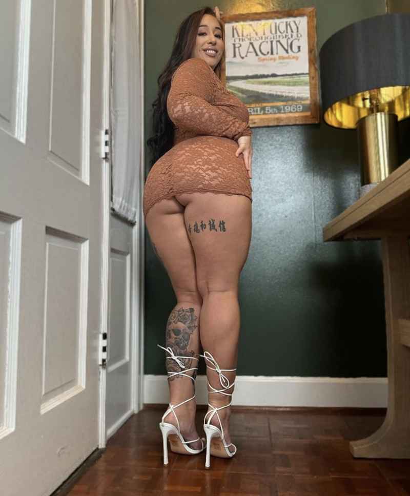 Chloe - mature companion