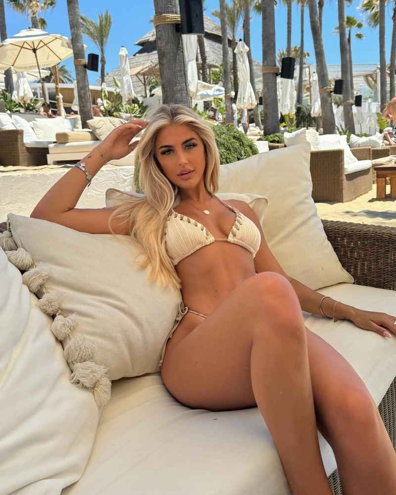 Gillian - mature companion