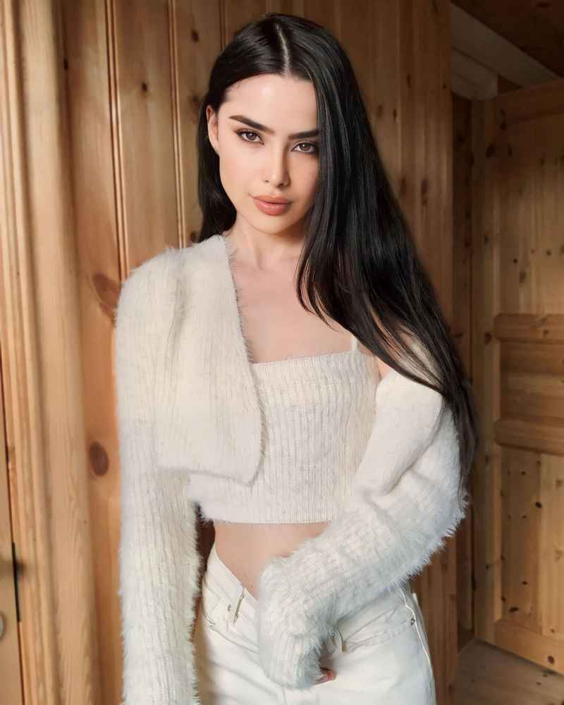 Blanche - new in town