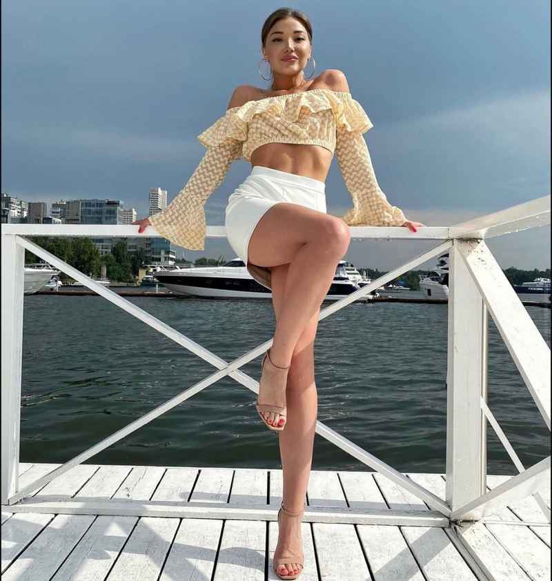Mary - brunette