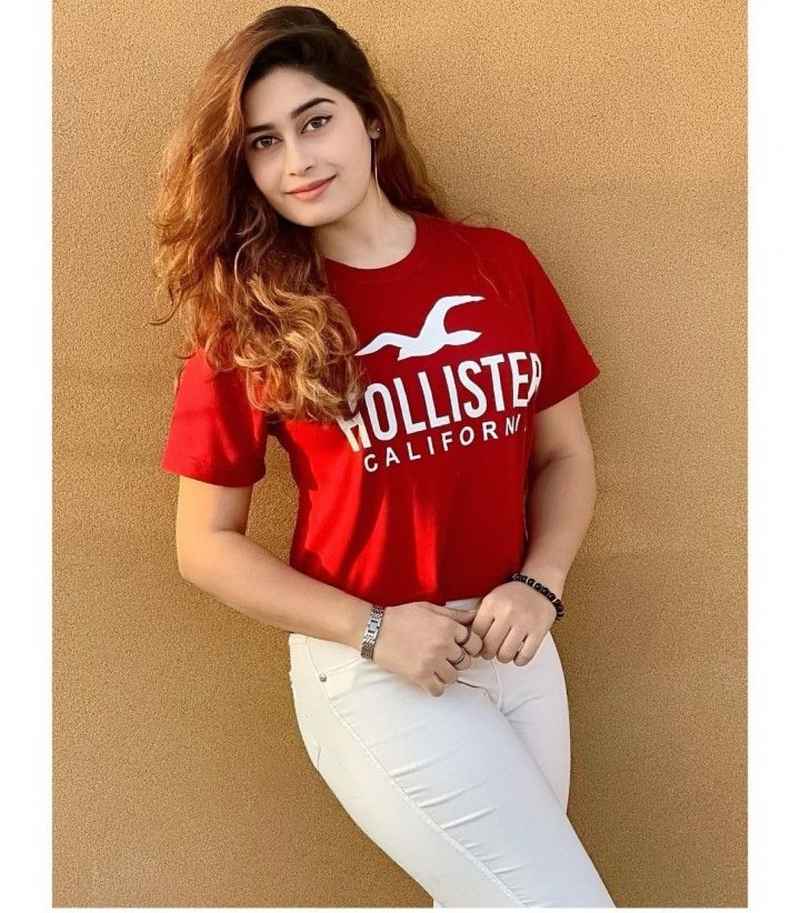 Moira - brunette