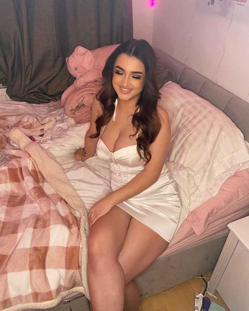 Ryleigh - curvy