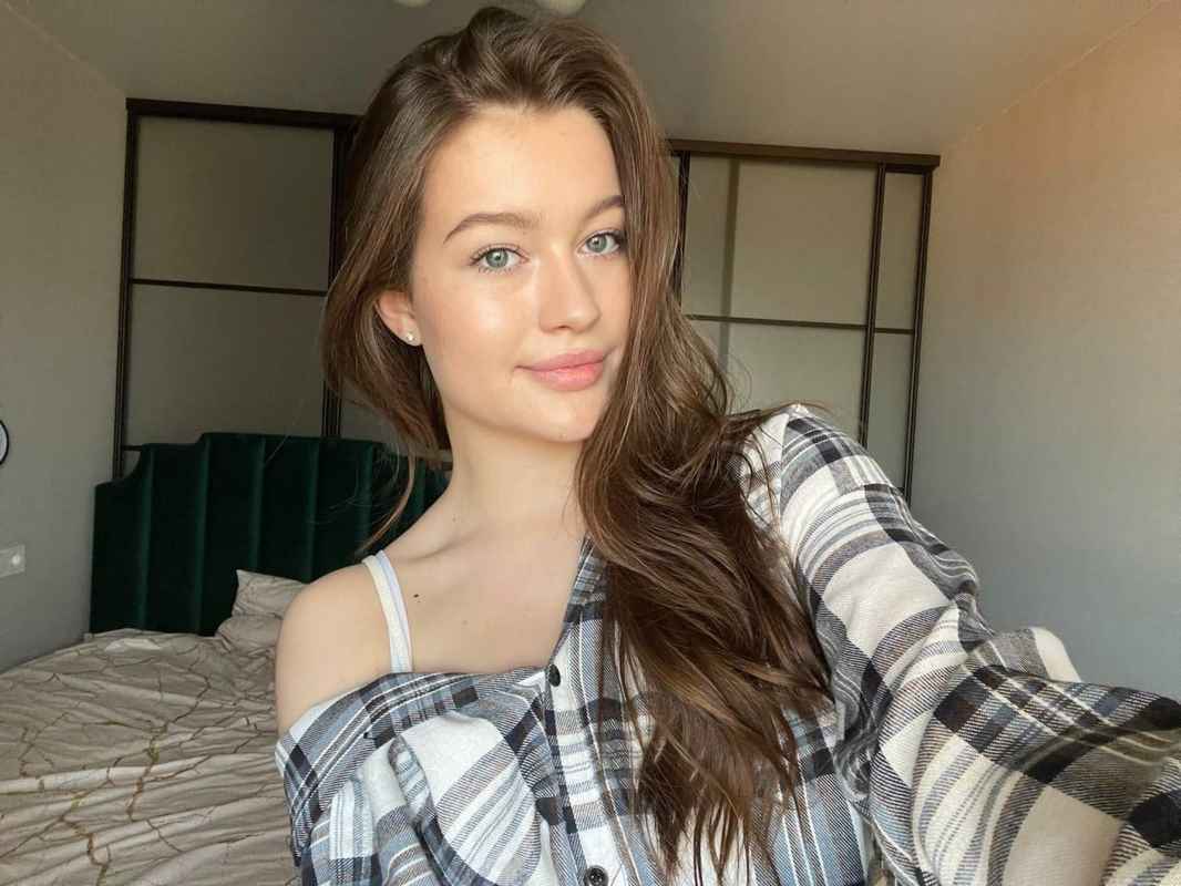 Ciara - brunette