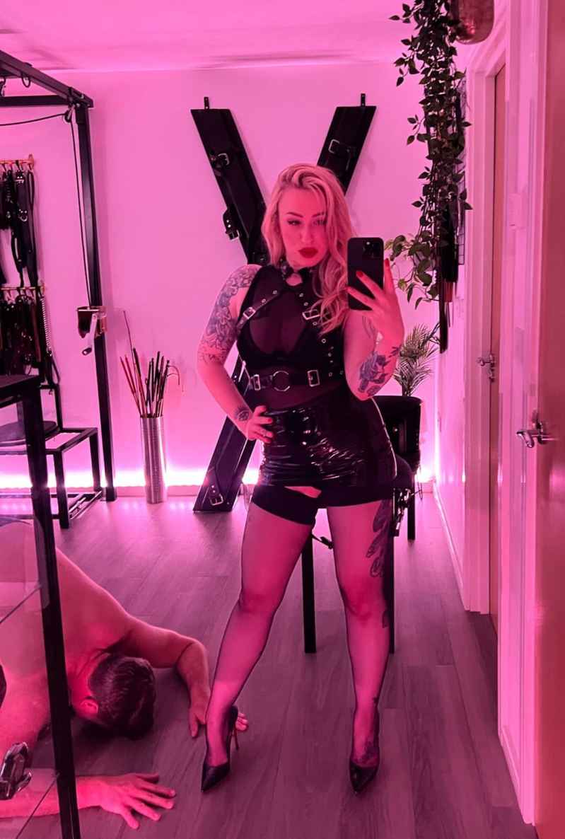 Niamh - blonde