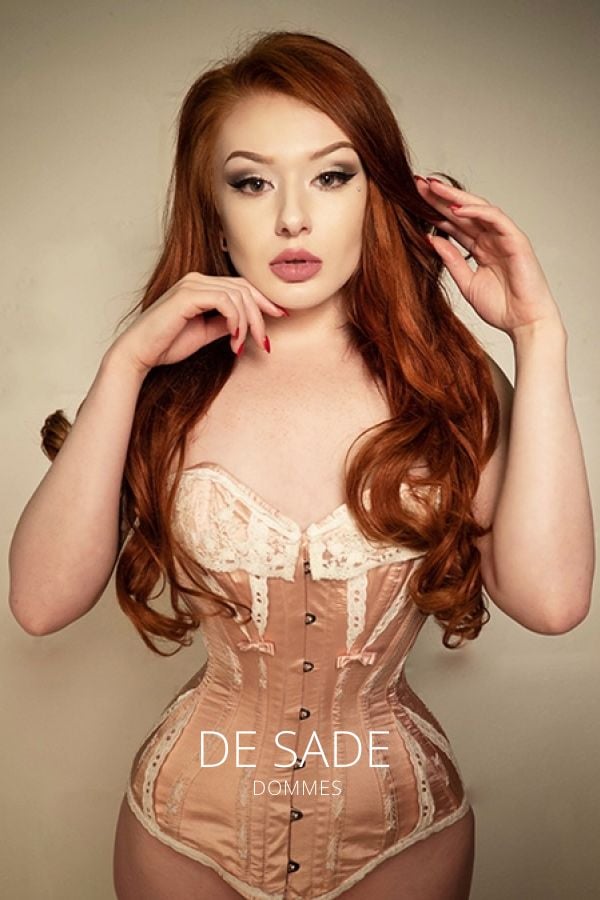 Renee - curvy