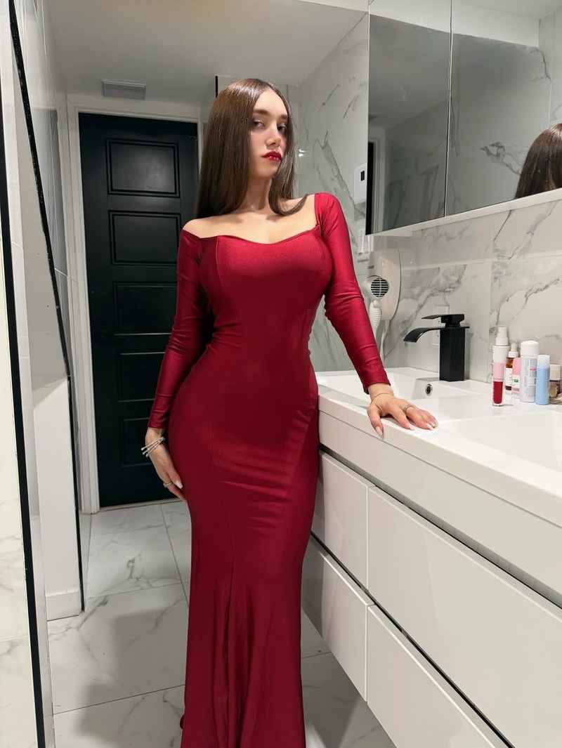 Lara - independent companion